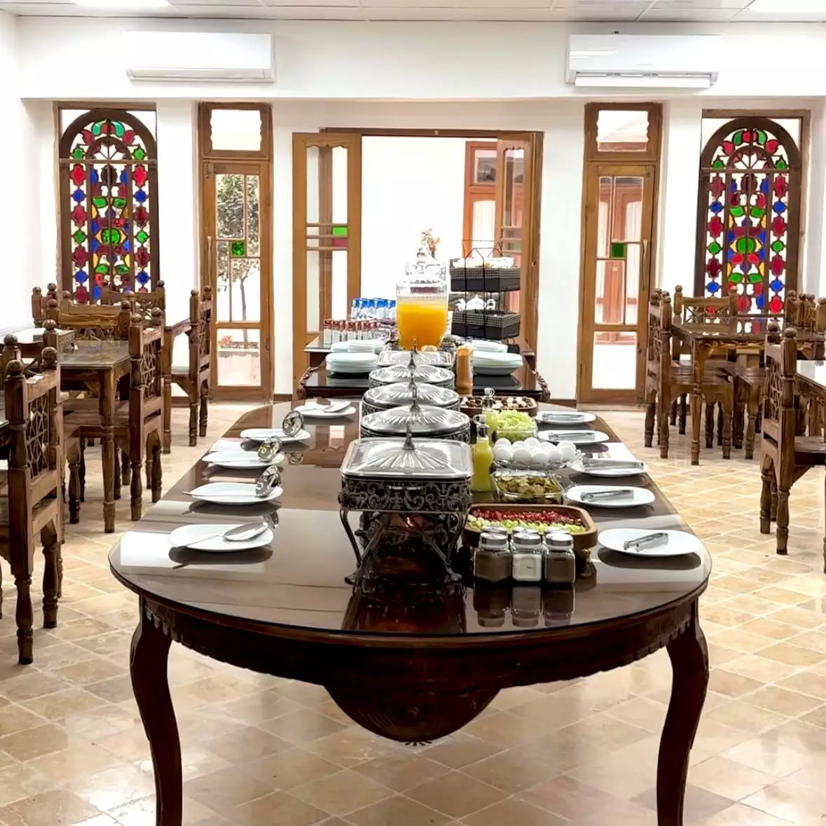 https://cdn.alibaba.ir/ostorage/hotel-accommodation-images/687c9288ac13a7ed0d855a23_رستوران (1).webp
